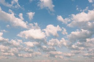 Calm blue sky with soft clouds representing peace and healing for virtual IOP in Newport Beach at Rooted Stillness.